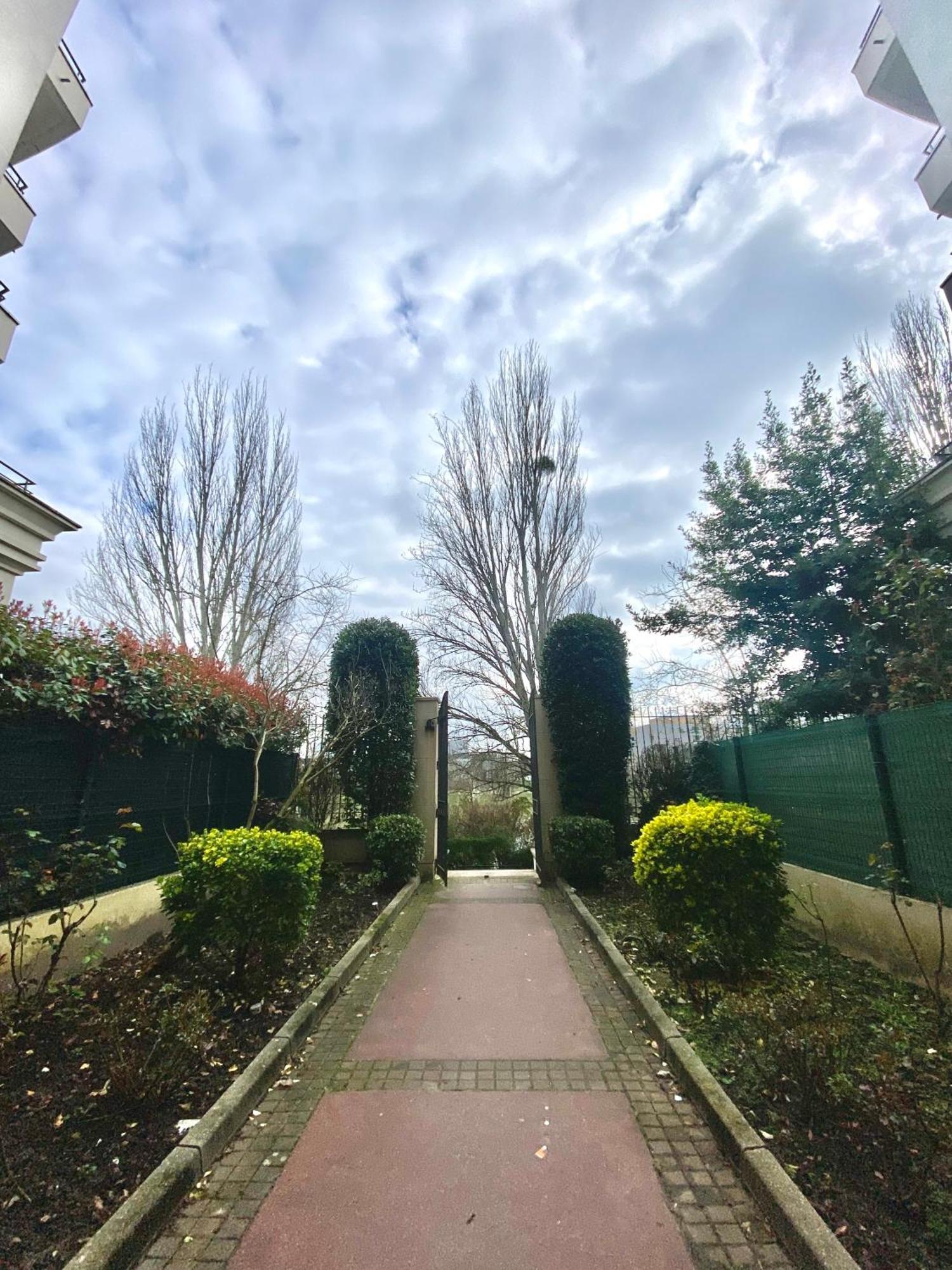 Cozy Riverfront Living, 5-Min Walk To Riverside Train Neuilly-Plaisance Exterior photo