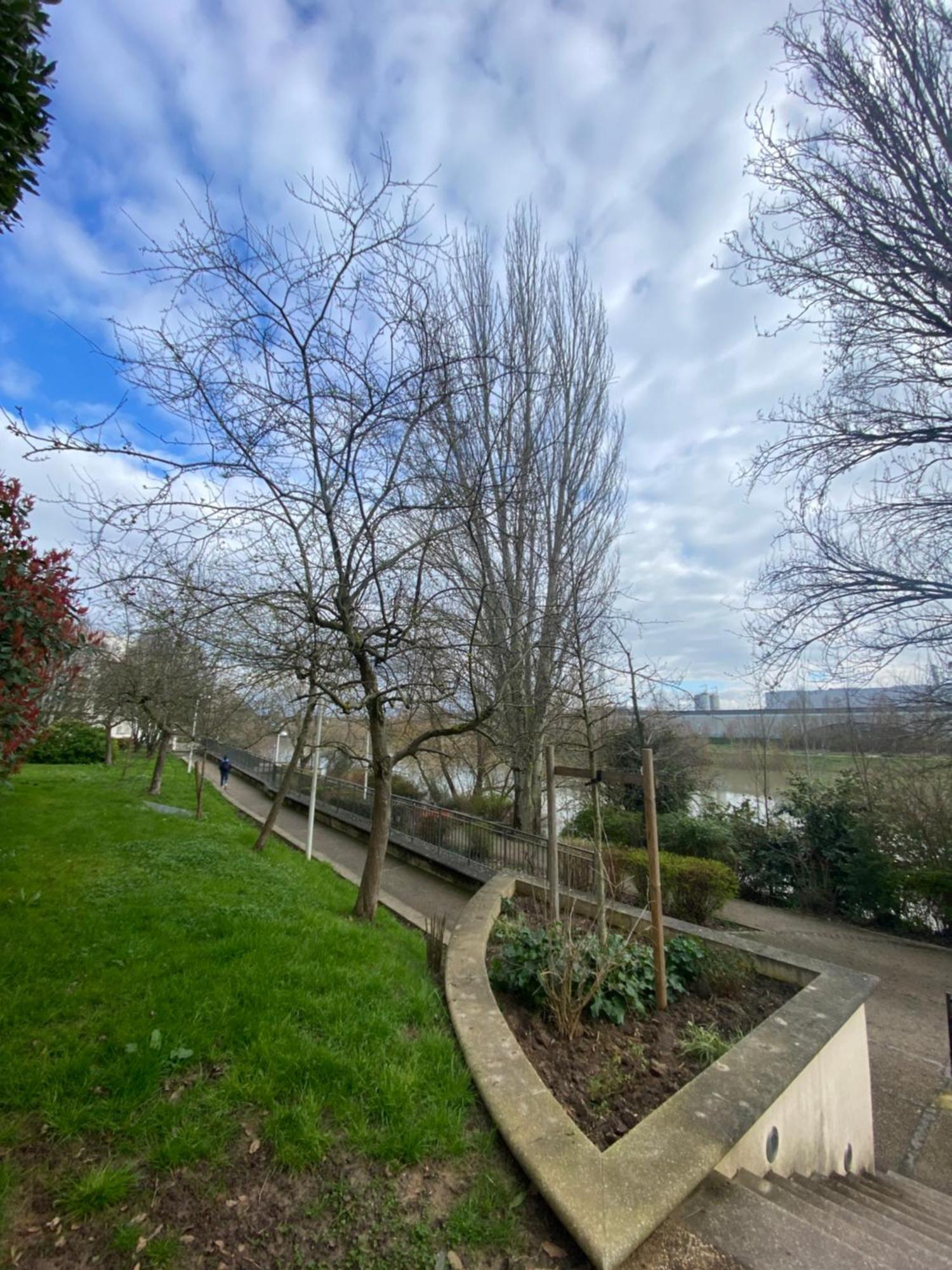 Cozy Riverfront Living, 5-Min Walk To Riverside Train Neuilly-Plaisance Exterior photo